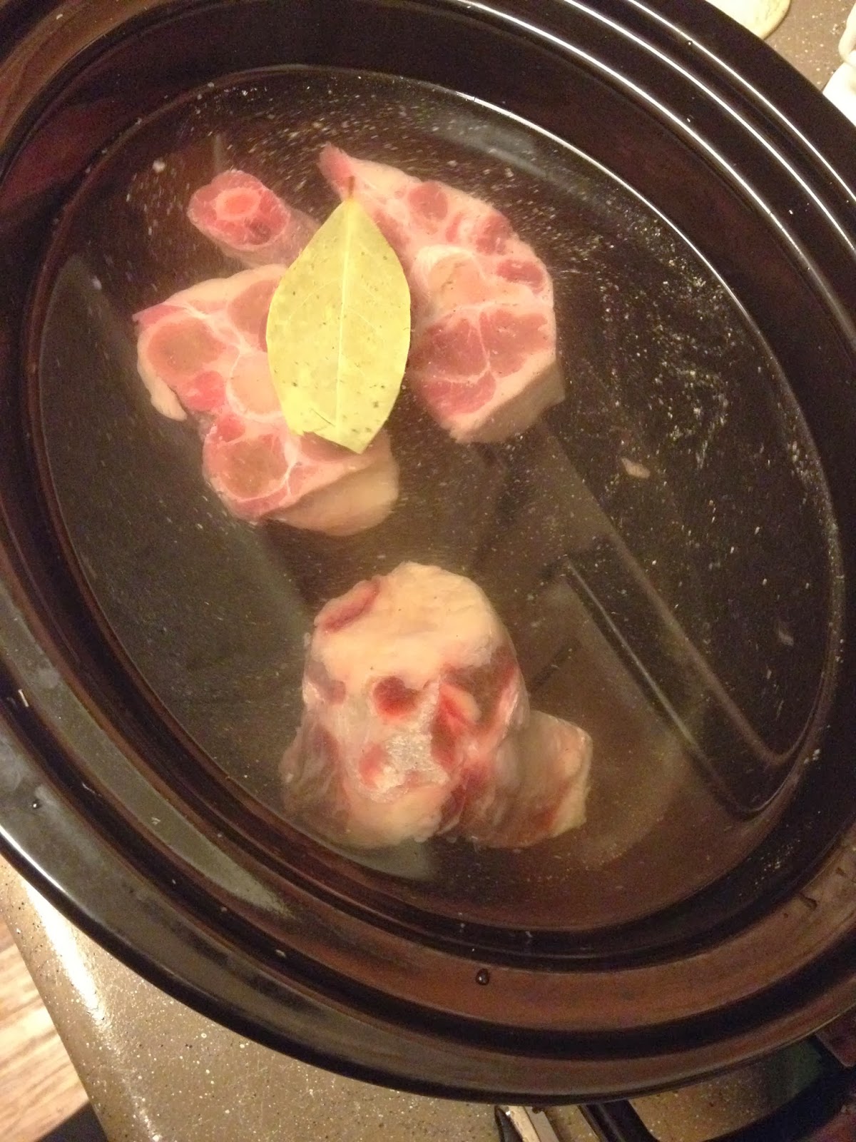 5-Ingredient Paleo: Homemade Beef Bone Broth